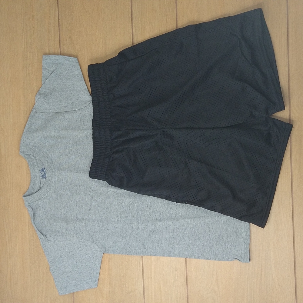 Bundle !  Boy's  Grey Tee Shirt | Black Basketball Pants Size: S ( 6-7)